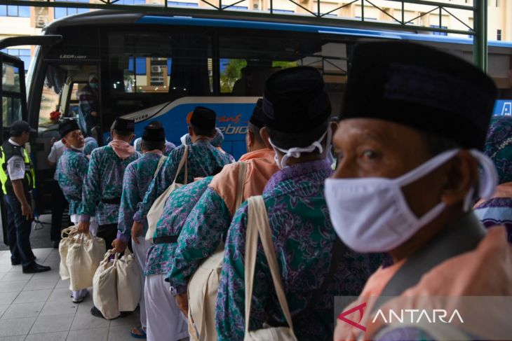 Pelepasan jamaah calon haji kloter pertama Medan