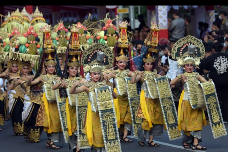 Pawai pembukaan Pesta Kesenian Bali ke-44