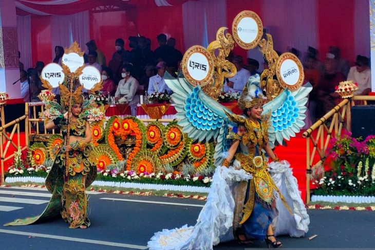 Di pawai Pesta Kesenian Bali ke-44, BI edukasi QRIS dan Rupiah