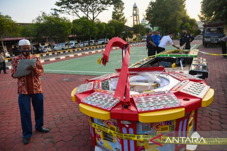 Pengungkapan kasus perjudian di dua lokasi di Medan