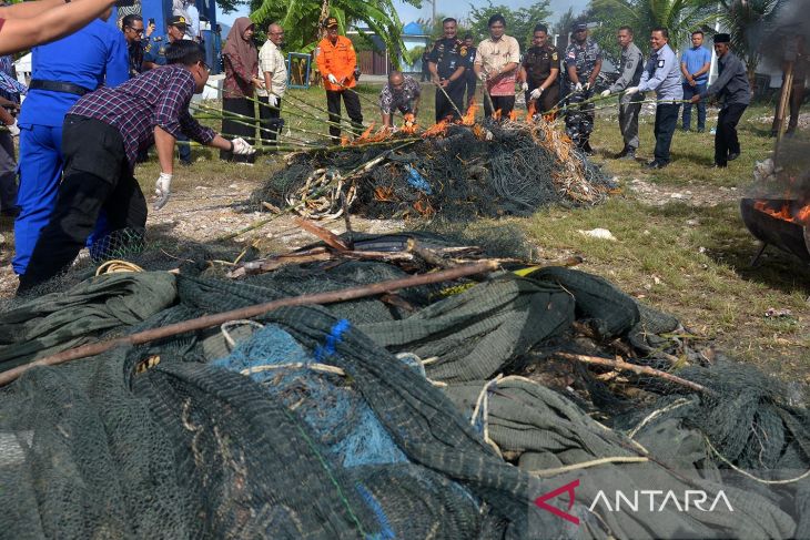 Musnahkan alat tangkap trawl di Aceh