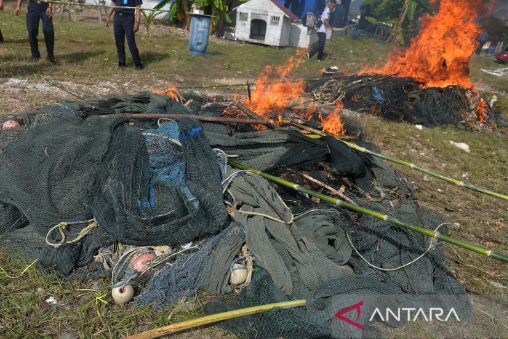 Musnahkan alat tangkap trawl di Aceh