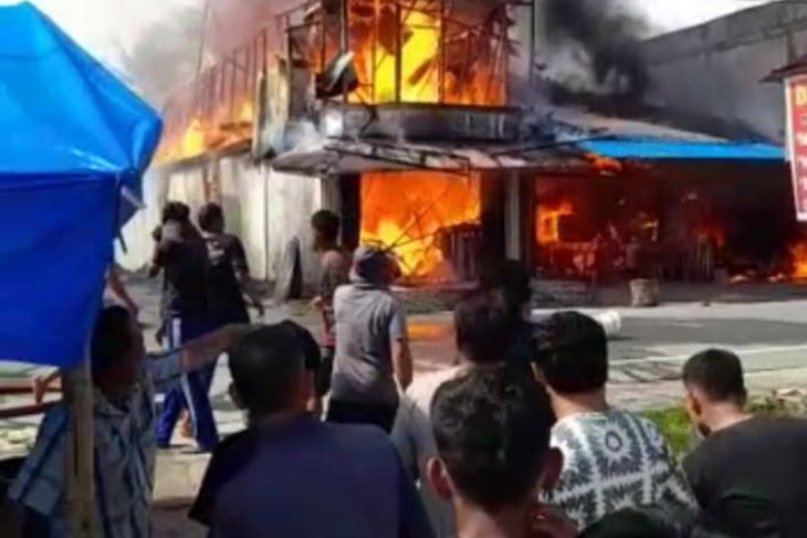 Pasar Kampung Aie Simeulue terbakar