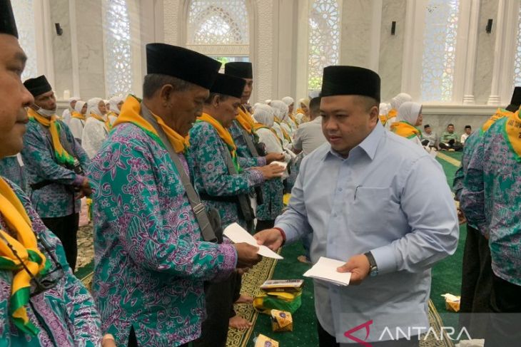 Bupati lepas keberangkatan 83 Calhaj Tapsel