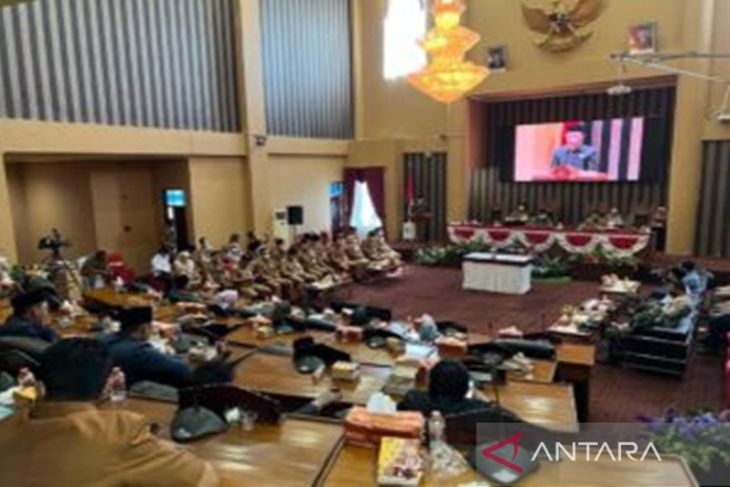 Sekda Tanah Bumbu sampaikan dua raperda ke DPRD
