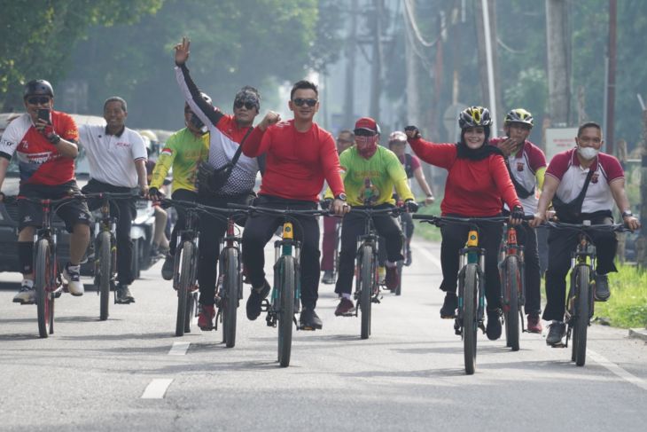 Kapolres Langkat lepas Fun Bike HUT Bhayangkara ke-76