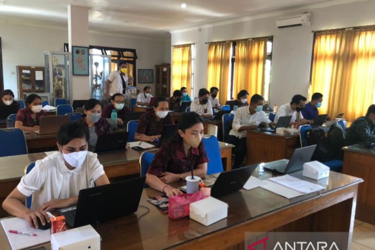Ratusan siswa pilih SMAN 2 Denpasar pada hari pertama PPDB 2022