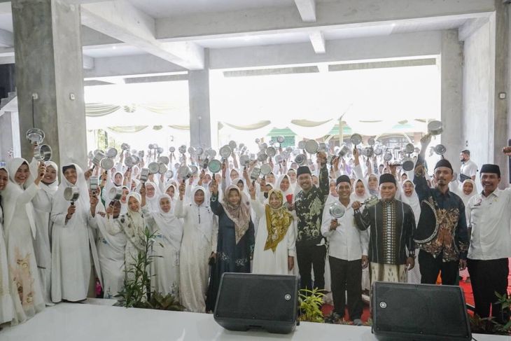 Bupati Ahmad Mudhlor hadiri Kubro Muslimat di Kletek Taman Sidoarjo