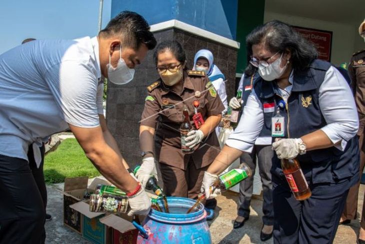 Pemusnahan obat dan makanan illegal