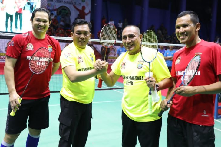 Gubernur Sumut ajak TNI-Polri galakkan olahraga badminton