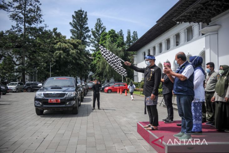 Pelepasan tim pemeriksa kesehatan hewan kurban 