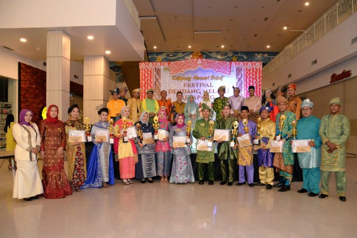 Indra Kurniawan dan Eva Firnasari jadi juara Festival Dendang Melayu