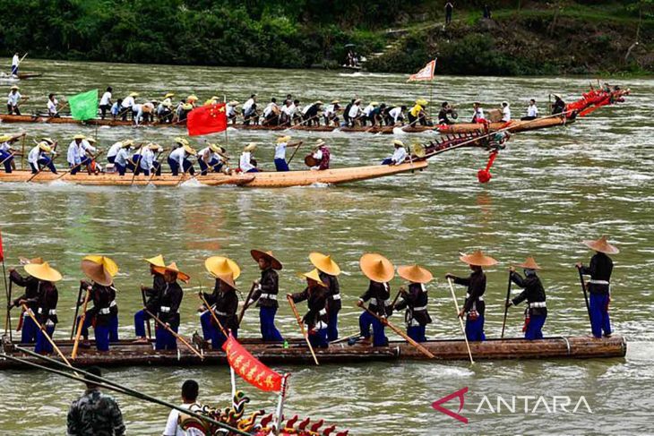 Festival perahu naga etnis Miao di Taijiang