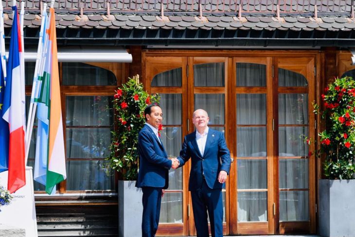 Jokowi arrives at G7 Summit, welcomed by German Chancellor