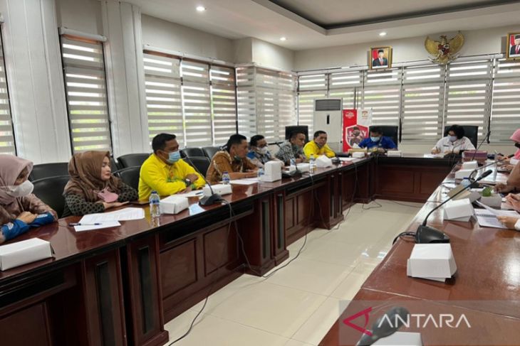 DPRD Kotabaru bahas Raperda Perubahan badan hukum PDAM