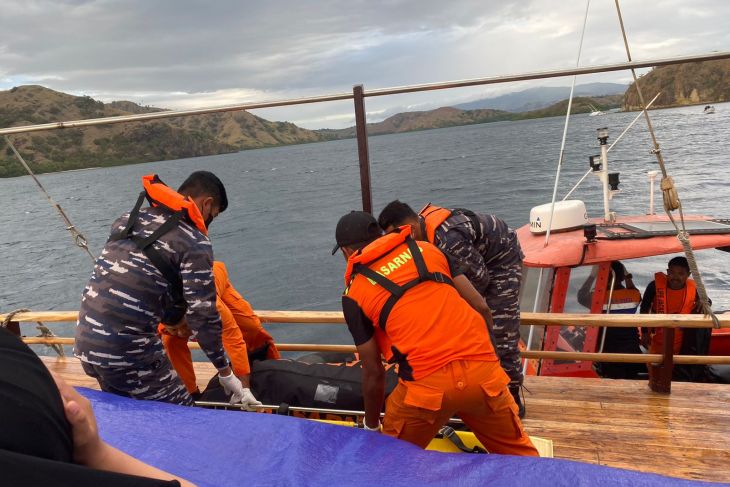 Kapal wisata di perairan TNK Labuan Bajo tenggelam