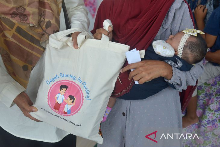 Penyaluran bansos untuk keluarga stunting di Aceh Besar
