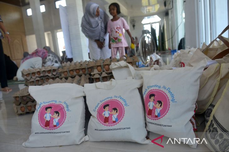 Penyaluran bansos untuk keluarga stunting di Aceh Besar