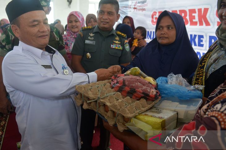 Penyaluran bansos untuk keluarga stunting di Aceh Besar