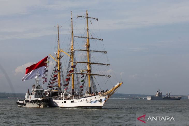 Laskar Rempah dan KRI Dewaruci Tiba di Surabaya