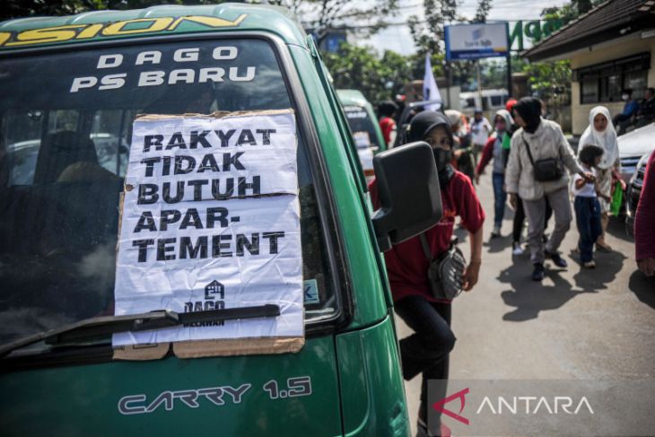 Aksi warga Dago Elos tolak penggusuran 