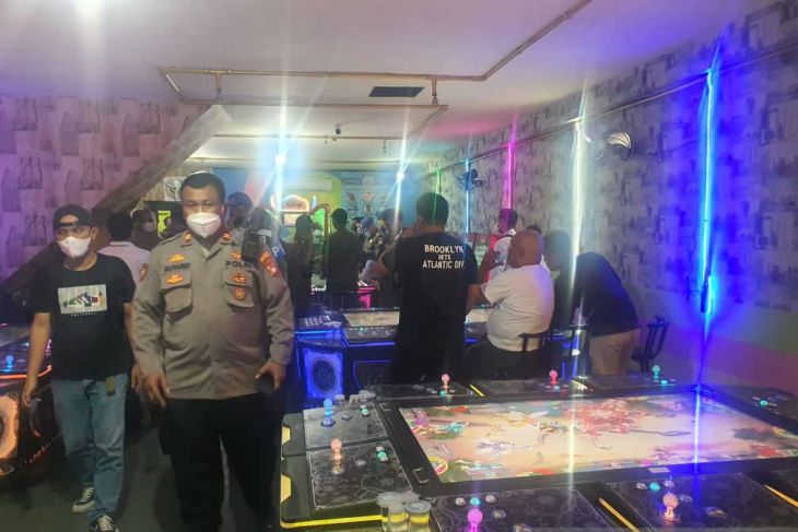 Satpol PP Pontianak segel tempat permainan ketangkasan tak berizin operasional
