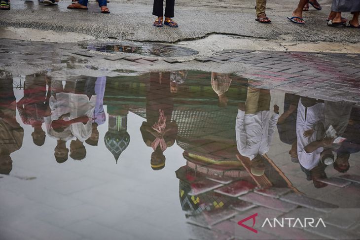 FOTO - Hujan warnai shalat Idul Adha di Ambon
