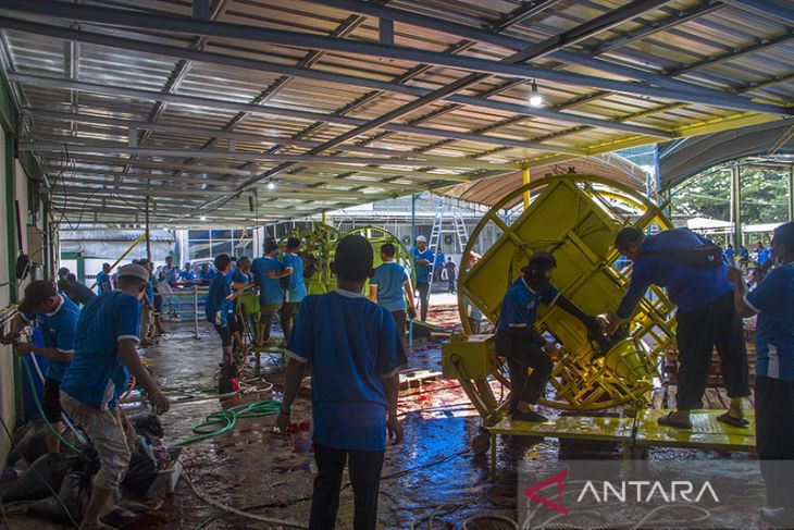 Penyembelihan Hewan Kurban Menggunakan Alat Mekanis