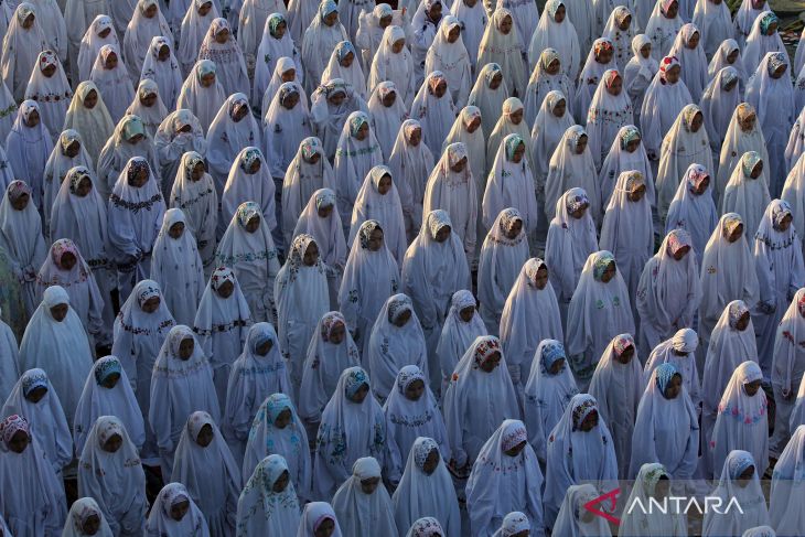 Shalat Idul Adha di pesisir Madura