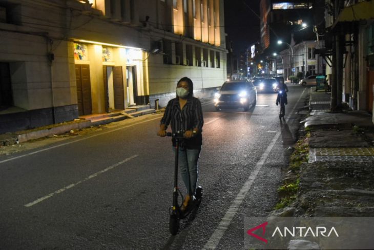 Larangan bermain skuter listrik di jalan raya