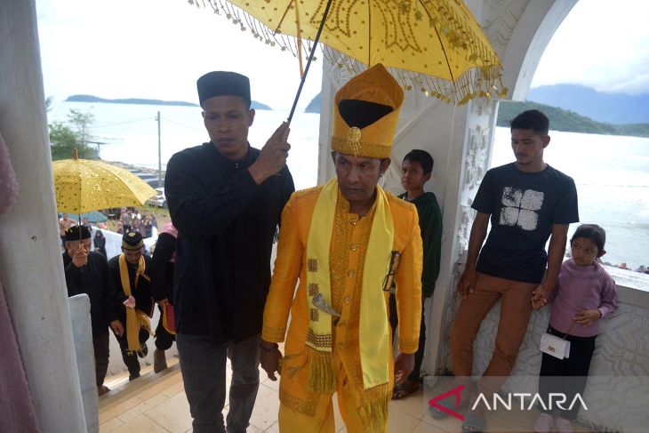 Tradisi adat seumeuleung Raja Daya Aceh