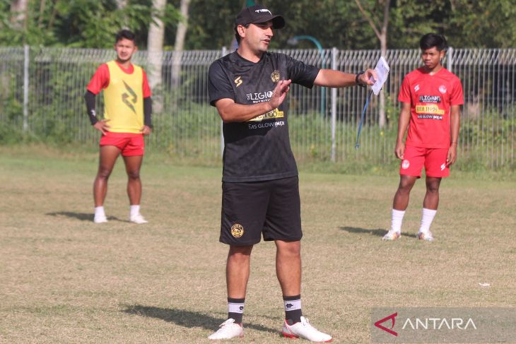 Latihan Arema jelang final Piala Presiden