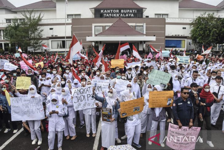 Unjuk rasa tenaga kesehatan honorer di Tasikmalaya 