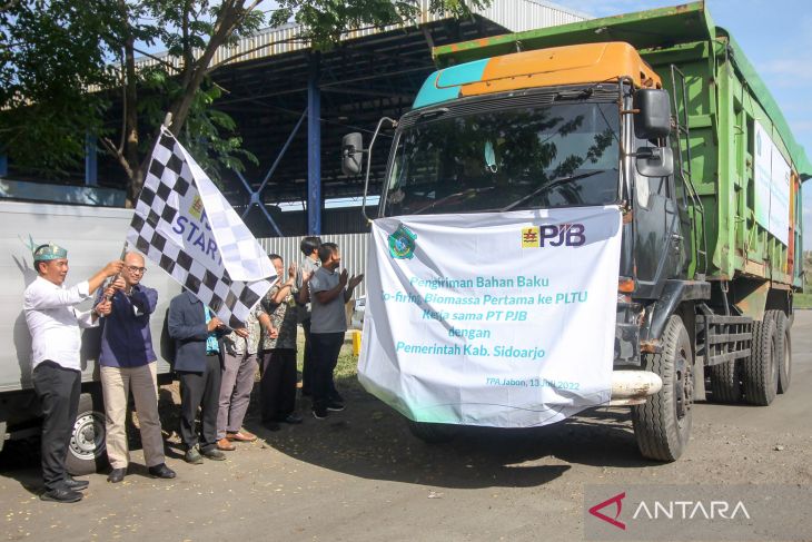 Pengiriman bahan baku pengganti batu bara ke PLTU