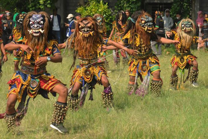 Pagelaran tari Gedruk secara massal - Foto ANTARA News Bali