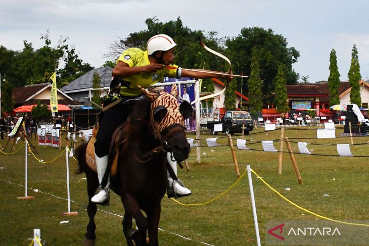 Turnamen Panahan Berkuda di Ponorogo