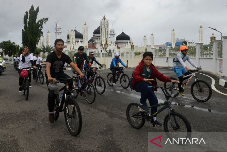 Wisata budaya dan sejarah melalui olahraga bersepeda