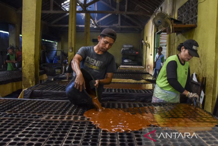 Produksi gula merah pasak