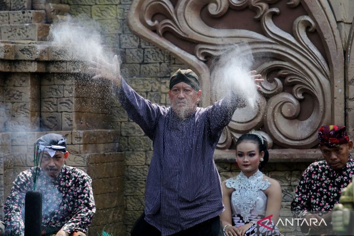 Upacara manusuk sima di Kota Kediri