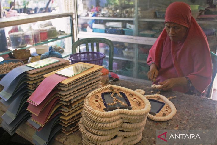 Kerajinan kerang Kenjeran