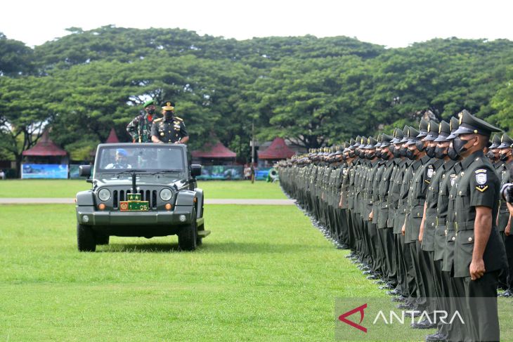 Upacara penutupan pendidikan bintara TNI AD