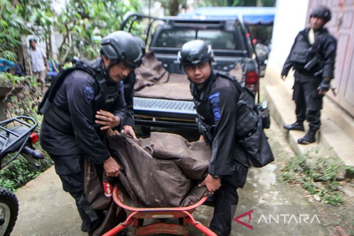 Evakuasi bom peninggalan konflik Aceh