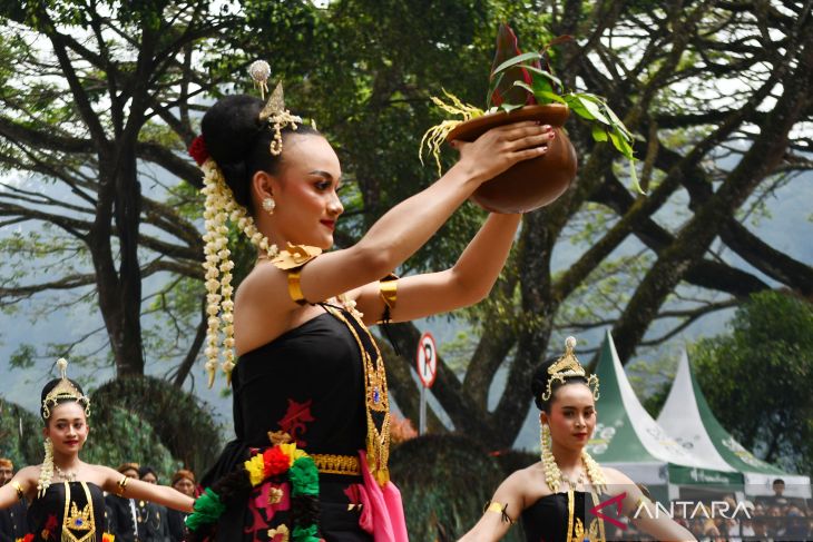 Larungan Telaga Ngebel Ponorogo