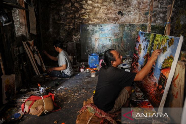 Penjualan lukisan di kampung Jelekong mulai bergeliat 