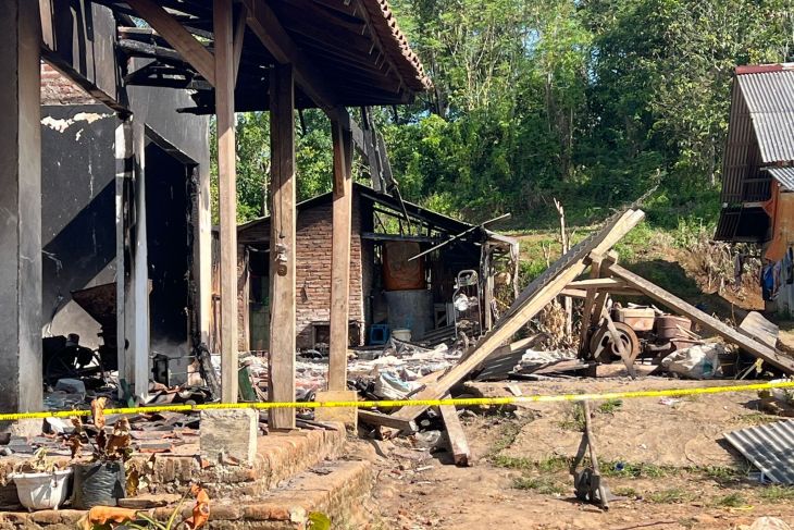 Forkopimda Jember tinjau lokasi pembakaran rumah warga