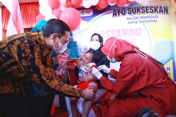 Pemberian imunisasi lengkap anak menjadi kewajiban orang tua