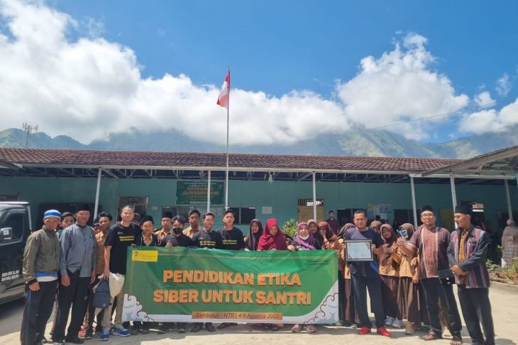 SKSG UI berikan literasi digital bermedia sosial bagi santri