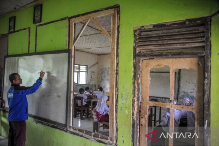 Sekolah rusak di Cianjur Selatan 