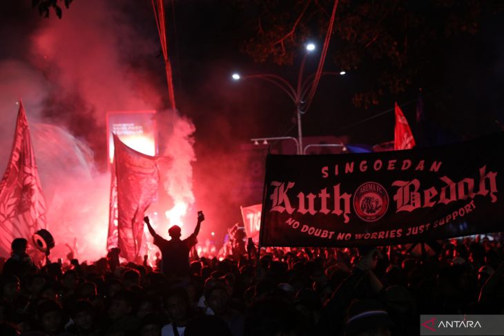 Pesta flare HUT Arema 