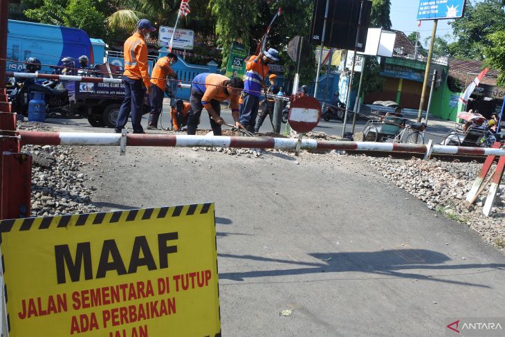 Penutupan perlintasan sebidang KA 